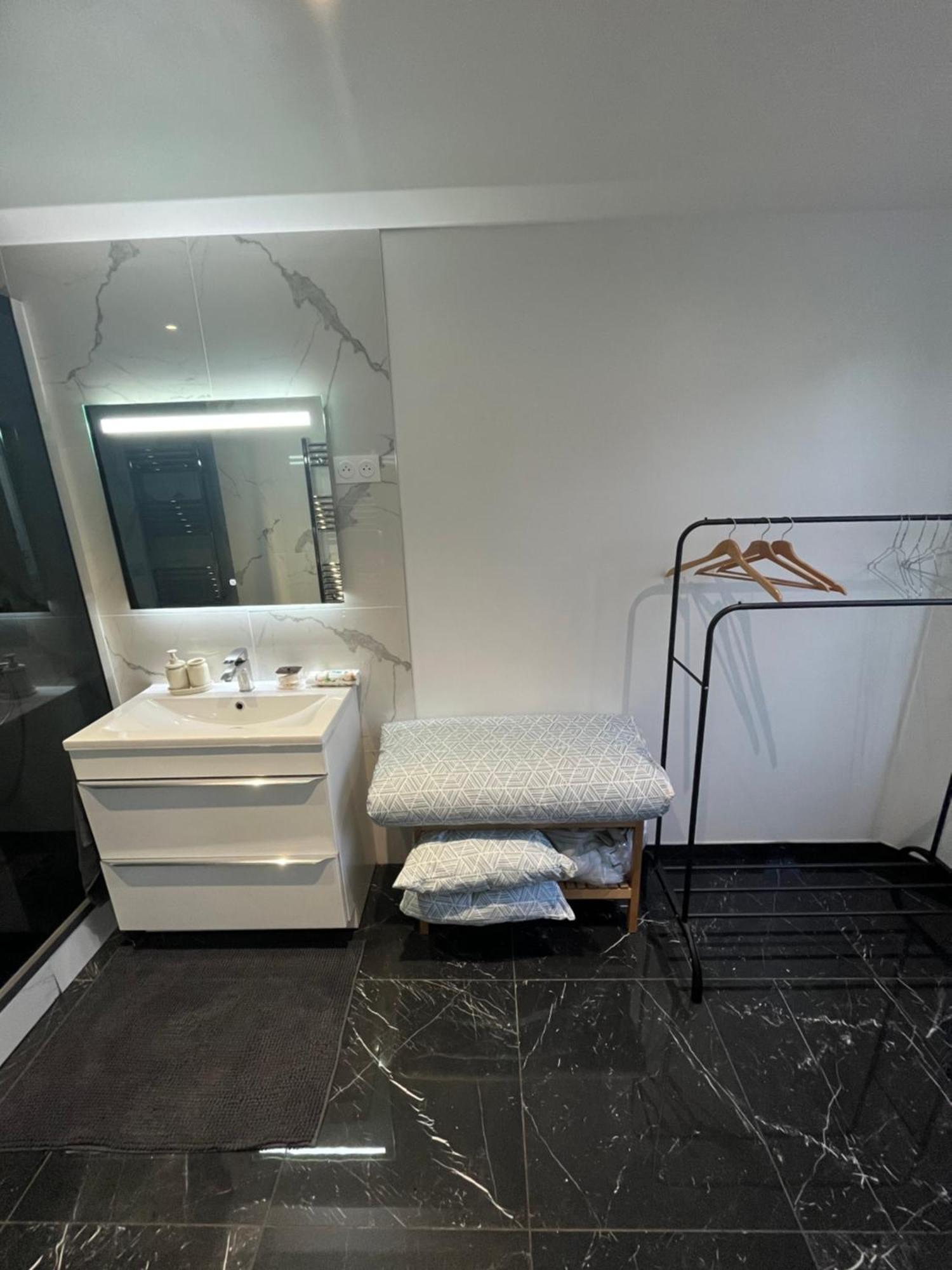 Appart 4 Personnes Proche Paris Tour Eiffel Meudon Extérieur photo